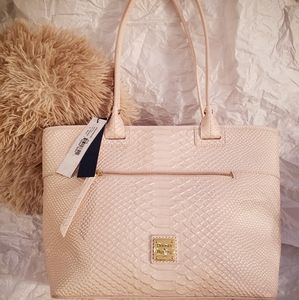 Dooney & Bourke hand bag